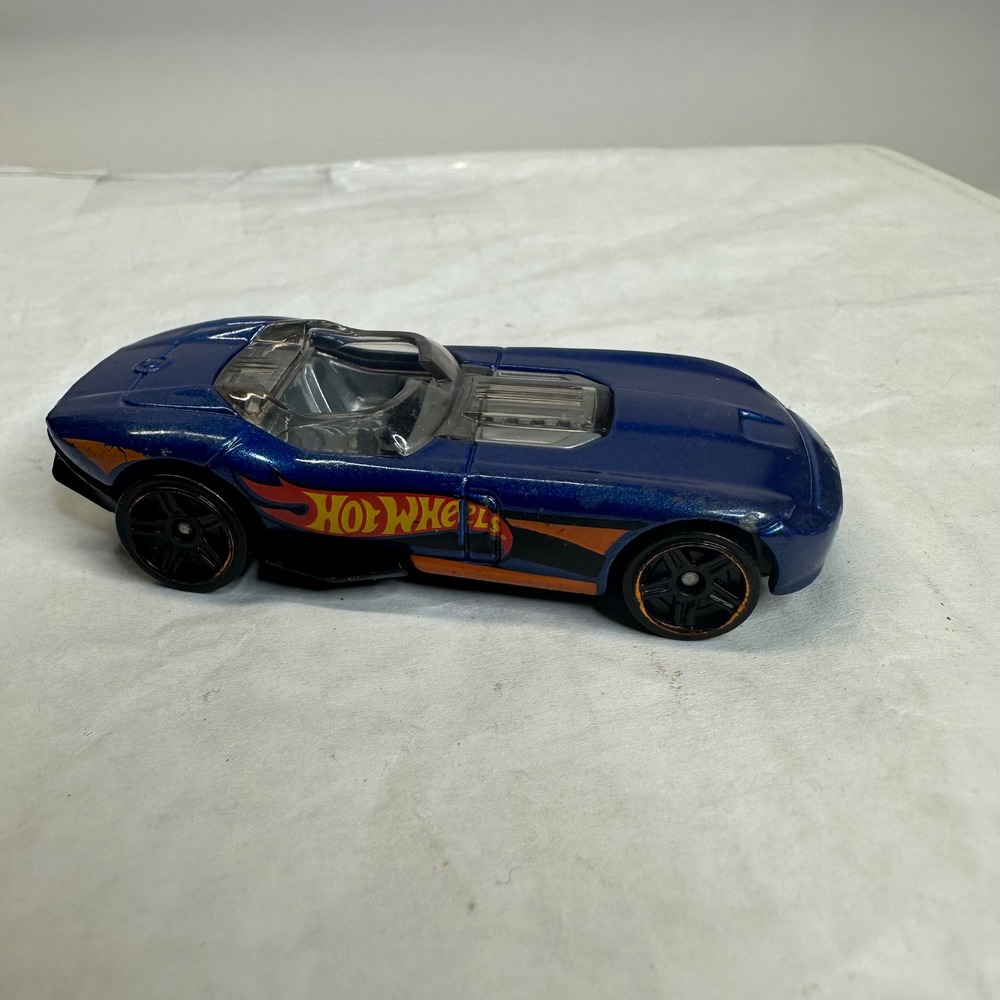 Hot Wheels 2013 Mattel BDD04 Metallic‎ Blue Roadster Flame Graphics HW Race 1/64